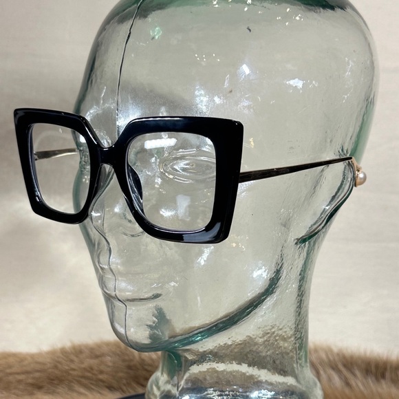 Accessories - Chic Black Square Glasses